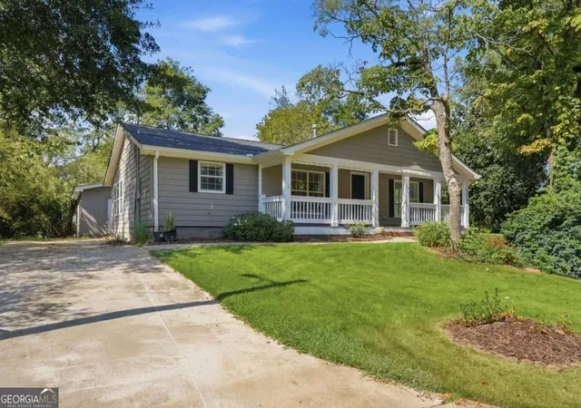 Photo 1 of Single family home for sale at 140 N Alexander St, Buford, GA 30518 | MLS# 10838327 | Listing updated on 2026-09-16