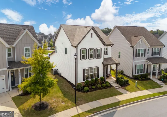 Photo 2 of Single family home for sale at 5200 Parkwood Dr, Flowery Branch, GA 30542 | MLS# 10851607 | Listing updated on 2026-10-07