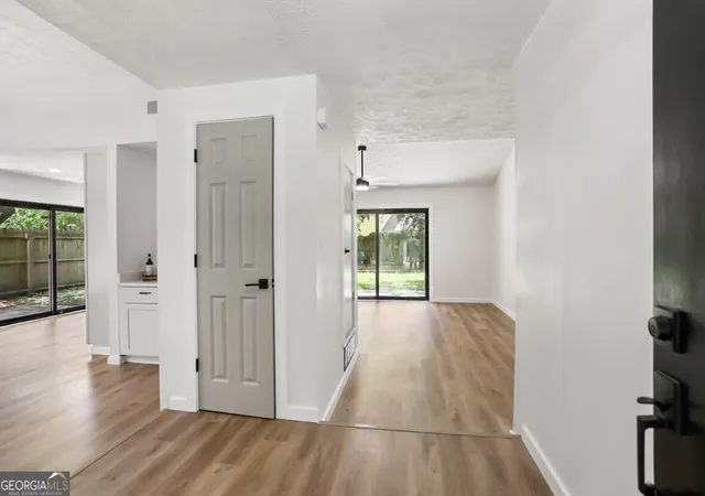Photo 3 of Single family home for sale at 3 Marseilles Ct, Savannah, GA 31419 | MLS# 10880382 | Listing updated on 2026-10-28