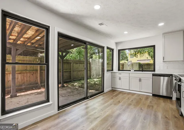 Photo 4 of Single family home for sale at 3 Marseilles Ct, Savannah, GA 31419 | MLS# 10880382 | Listing updated on 2026-10-28