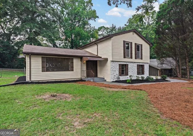 Photo 3 of Single family home for sale at 6883 Creekmoor Ln, Riverdale, GA 30296 | MLS# 10840143 | Listing updated on 2026-09-18