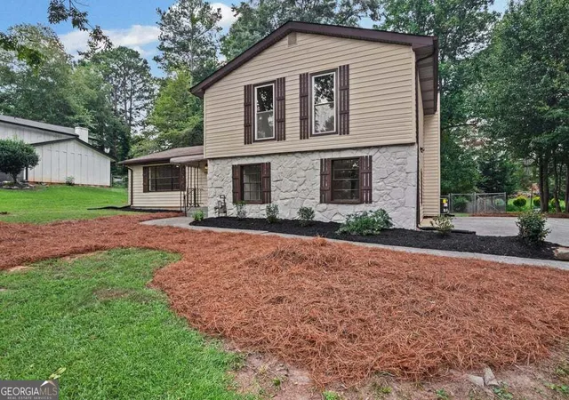 Photo 3 of Single family home for sale at 6883 Creekmoor Ln, Riverdale, GA 30296 | MLS# 10840143 | Listing updated on 2026-09-18