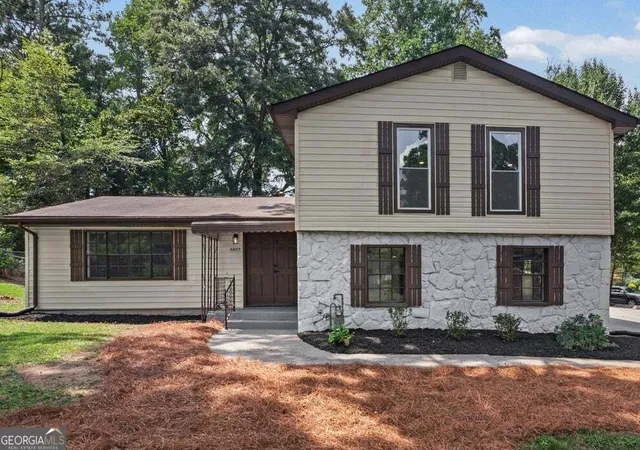 Photo 4 of Single family home for sale at 6883 Creekmoor Ln, Riverdale, GA 30296 | MLS# 10840143 | Listing updated on 2026-09-18