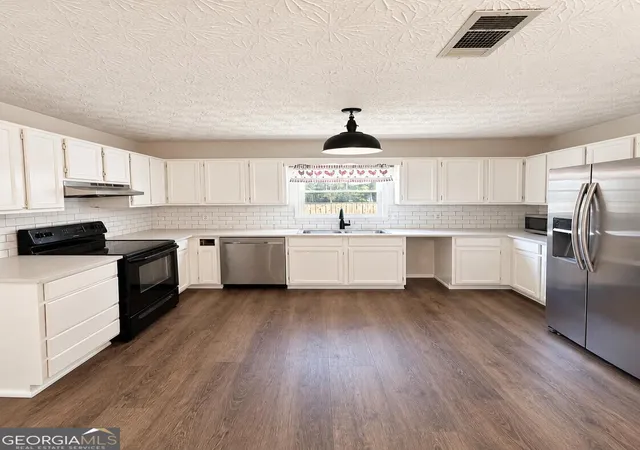 Photo 4 of Single family home for sale at 2100 Birmingham Rd, Alpharetta, GA 30004 | MLS# 10850451 | Listing updated on 2026-09-22
