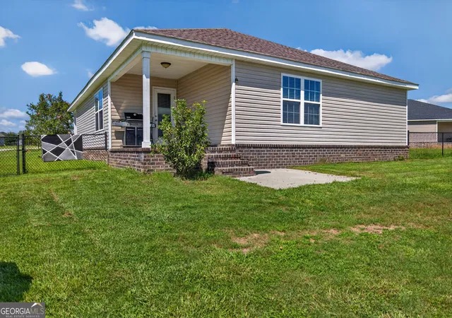 Photo 3 of Single family home for sale at 206 E Leyland Ct, Statesboro, GA 30458 | MLS# 10844481 | Listing updated on 2026-09-11