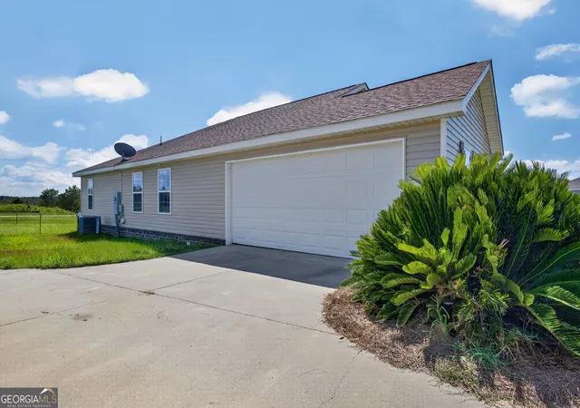 Photo 3 of Single family home for sale at 206 E Leyland Ct, Statesboro, GA 30458 | MLS# 10844481 | Listing updated on 2026-09-11