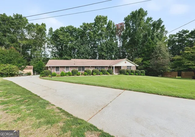 Photo 2 of Single family home for sale at 2653 Amberly Way, Snellville, GA 30078 | MLS# 10847032 | Listing updated on 2026-10-06