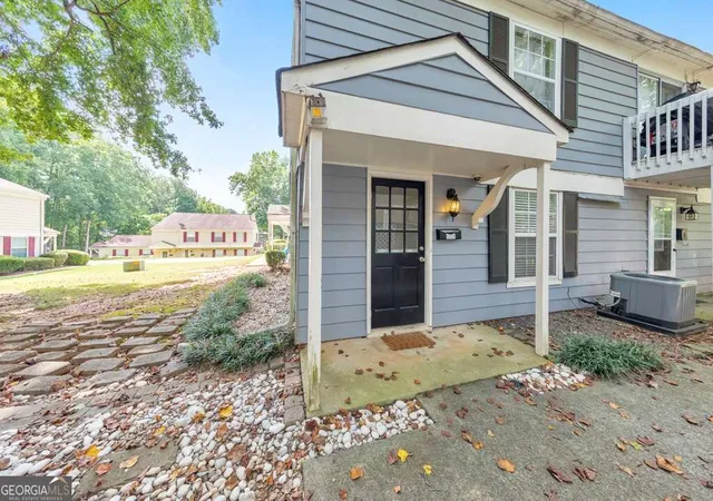 Photo 2 of Condo for sale at 1313 Surrey Ln Sw, Marietta, GA 30008 | MLS# 10837417 | Listing updated on 2026-09-15