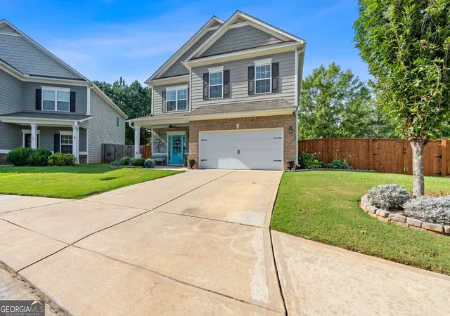 Photo 2 of Single family home for sale at 149 Thomaston St, Newnan, GA 30263 | MLS# 10834195 | Listing updated on 2026-10-09