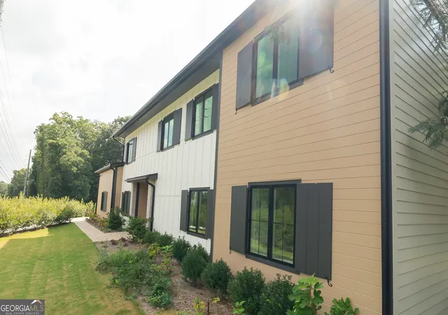 Photo 3 of Single family home for sale at 2650 Roswell Rd, Marietta, GA 30062 | MLS# 10852696 | Listing updated on 2026-10-08