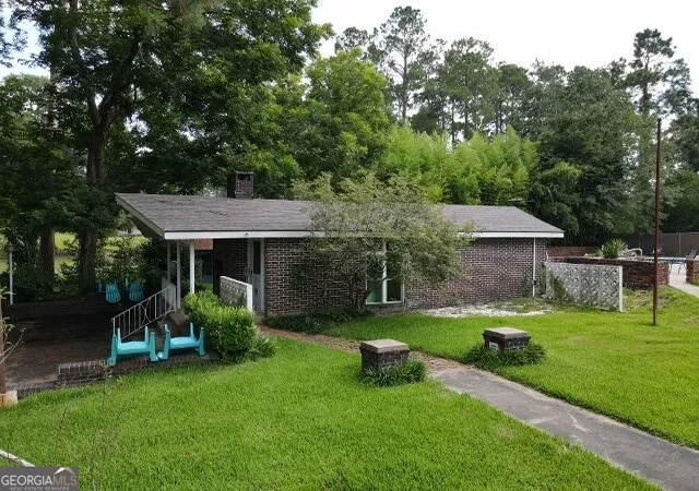 Photo 4 of Single family home for sale at 201 W Meadowlake Pkwy, Swainsboro, GA 30401 | MLS# 10880309 | Listing updated on 2026-10-28