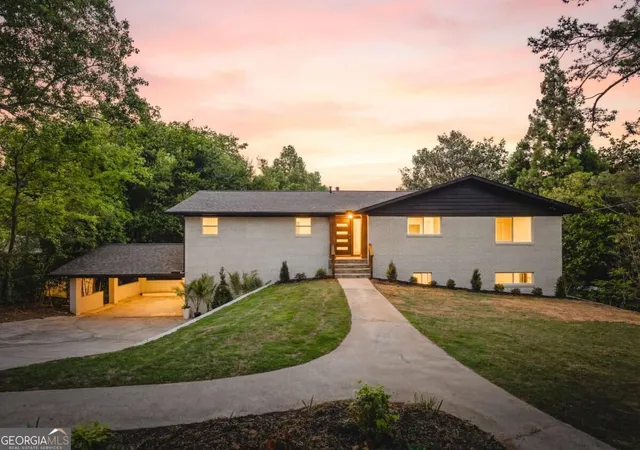 Photo 2 of Single family home for sale at 1679 Oak Ln Ne, Atlanta, GA 30329 | MLS# 10848618 | Listing updated on 2026-10-06