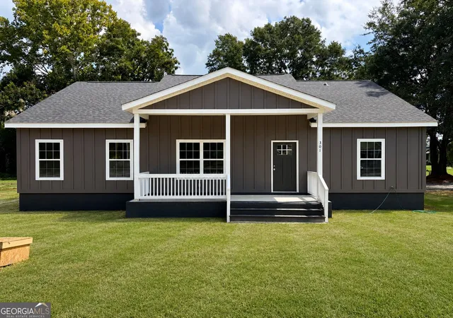 Photo 1 of Single family home for sale at 301 S Hull St, Sylvania, GA 30467 | MLS# 10841697 | Listing updated on 2026-09-22