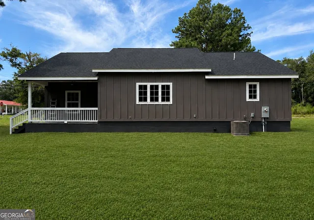 Photo 3 of Single family home for sale at 301 S Hull St, Sylvania, GA 30467 | MLS# 10841697 | Listing updated on 2026-09-22