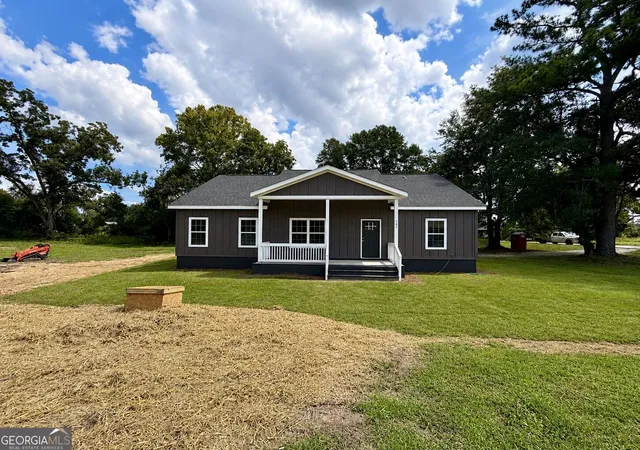 Photo 3 of Single family home for sale at 301 S Hull St, Sylvania, GA 30467 | MLS# 10841697 | Listing updated on 2026-09-22