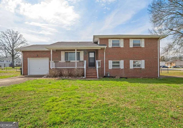 Photo 2 of Single family home for sale at 31 Jackson Way, Fort Oglethorpe, GA 30742 | MLS# 10710548 | Listing updated on 2026-10-08