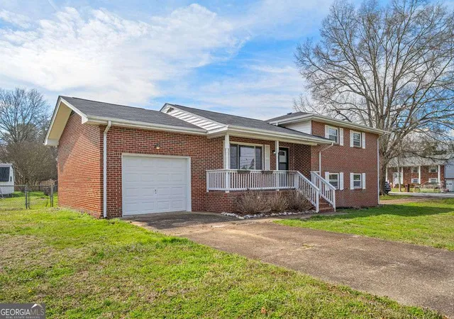 Photo 3 of Single family home for sale at 31 Jackson Way, Fort Oglethorpe, GA 30742 | MLS# 10710548 | Listing updated on 2026-10-08