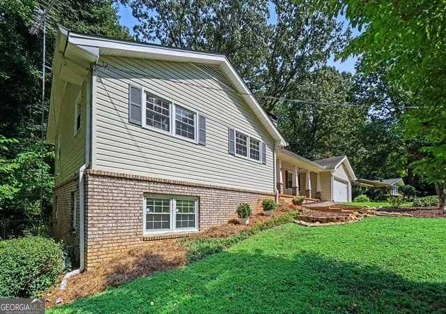 Photo 3 of Single family home for sale at 578 Glennhaven Dr Nw, Marietta, GA 30064 | MLS# 10839540 | Listing updated on 2026-09-17