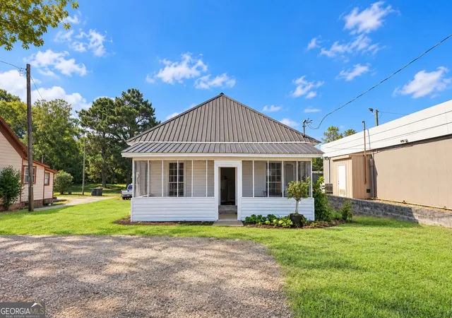 Photo 1 of Single family home for sale at 324 W Line St, Calhoun, GA 30701 | MLS# 10845189 | Listing updated on 2026-09-27