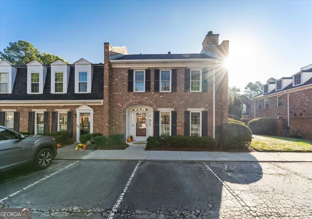 Photo 2 of Sale Pending at 16 Palace Green Pl NW, Atlanta, GA 30318 | MLS# 10871846 | Listing updated on 2026-10-28