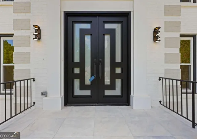 Photo 2 of Mansion for sale at 762 Bedford Oaks Dr, Marietta, GA 30068 | MLS# 10837172 | Listing updated on 2026-10-07