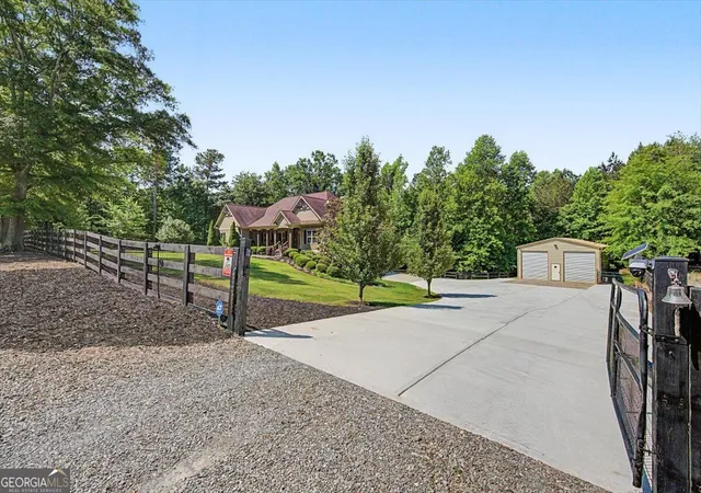 Photo 4 of Single family home for sale at 711 Upper Burris Rd, Canton, GA 30114 | MLS# 10769636 | Listing updated on 2026-10-30