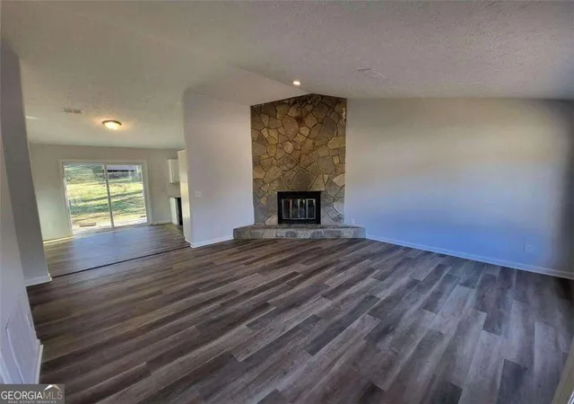 Photo 3 of Single family home for sale at 915 Fox Valley Ct, Stone Mountain, GA 30088 | MLS# 10840531 | Listing updated on 2026-09-19