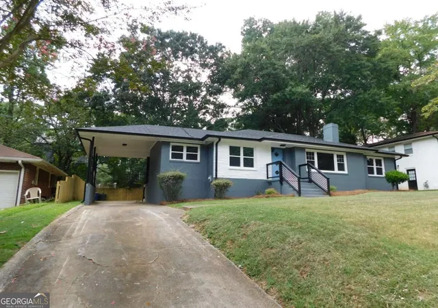 Photo 1 of Single family home for sale at 195 W Lake Dr Nw, Atlanta, GA 30314 | MLS# 10840773 | Listing updated on 2026-09-08