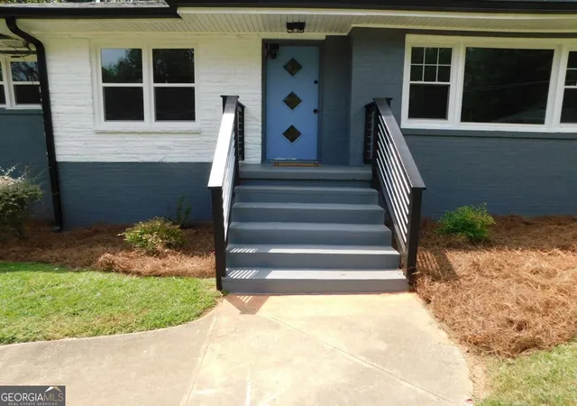 Photo 3 of Single family home for sale at 195 W Lake Dr NW, Atlanta, GA 30314 | MLS# 10840773 | Listing updated on 2026-09-08