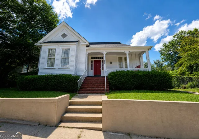 Photo 1 of Single family home for sale at 992 Spring St, Macon, GA 31201 | MLS# 10837625 | Listing updated on 2026-09-15