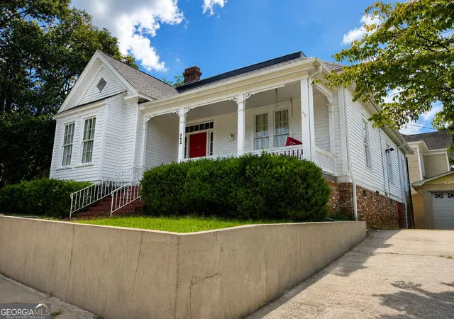 Photo 2 of Single family home for sale at 992 Spring St, Macon, GA 31201 | MLS# 10837625 | Listing updated on 2026-09-15