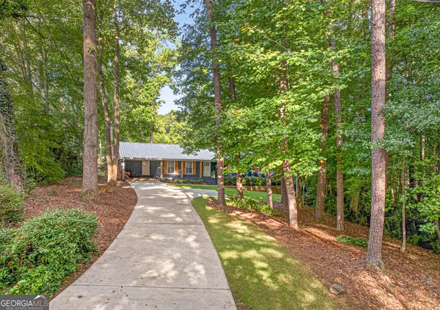 Photo 4 of Single family home for sale at 327 Dickson Dr, Jefferson, GA 30549 | MLS# 10833902 | Listing updated on 2026-09-10