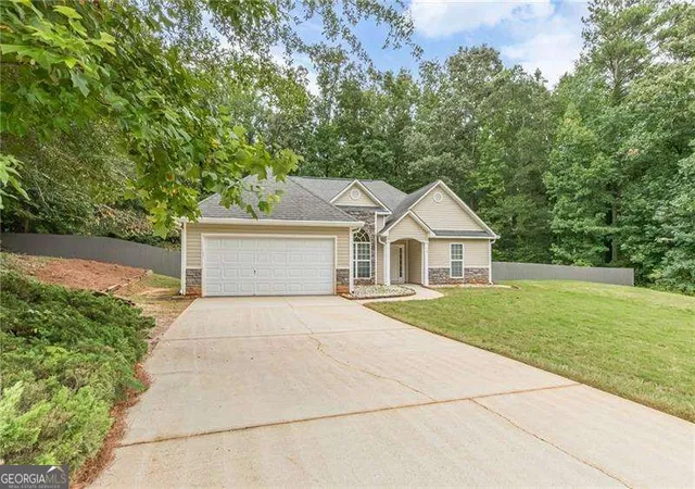 Photo 2 of Sale Pending at 159 Drake Way, Stockbridge, GA 30281 | MLS# 10842041 | Listing updated on 2026-09-14