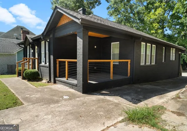 Photo 2 of Single family home for sale at 845 Metropolitan Pkwy SW, Atlanta, GA 30310 | MLS# 10842715 | Listing updated on 2026-09-10