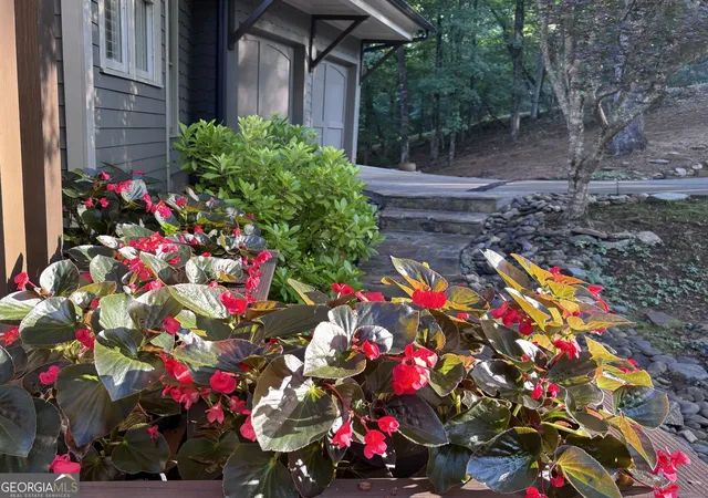 Photo 4 of Single family home for sale at 370 Mountain Tr Dr, Dahlonega, GA 30533 | MLS# 10779455 | Listing updated on 2026-10-12