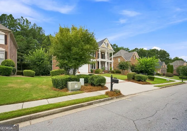 Photo 4 of Single family home for sale at 1843 Royal Troon Ct, Duluth, GA 30097 | MLS# 10840999 | Listing updated on 2026-09-11