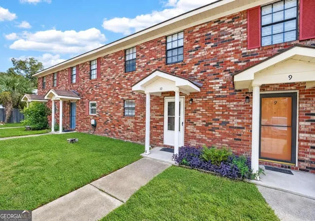Listing Photo 3 - Condo for sale in building located at 2401 Bonaventure Rd, Savannah, GA 31404 - Unit #10