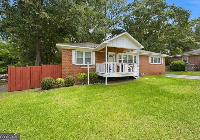 Photo 2 of Sale Pending at 4290 Fairfax Dr, Macon, GA 31206 | MLS# 10841361 | Listing updated on 2026-09-17
