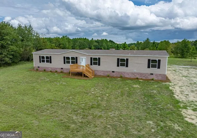 Photo 3 of Manufactured home for sale at 201 Meadow Hl Ln, Ocilla, GA 31774 | MLS# 10846304 | Listing updated on 2026-09-30
