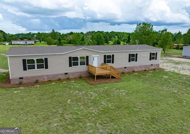 Photo 3 of Manufactured home for sale at 201 Meadow Hl Ln, Ocilla, GA 31774 | MLS# 10846304 | Listing updated on 2026-09-30
