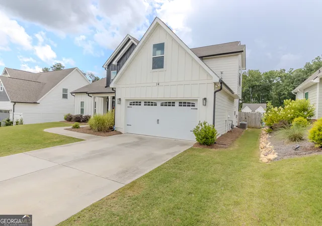 Photo 4 of Single family home for sale at 14 Dayton Way, Sharpsburg, GA 30277 | MLS# 10787280 | Listing updated on 2026-09-23