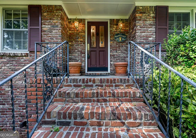 Photo 3 of Sale Pending at 1830 Tara Cir, Douglasville, GA 30135 | MLS# 10837154 | Listing updated on 2026-10-26