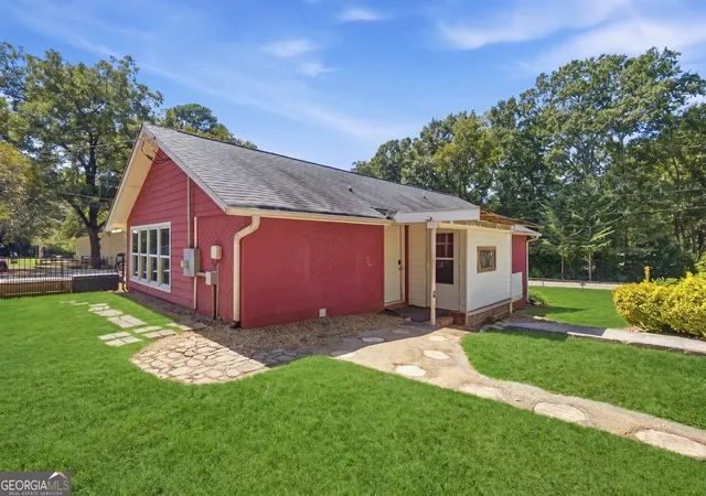 Photo 2 of Single family home for sale at 116 Smith St, Locust Grove, GA 30248 | MLS# 10853569 | Listing updated on 2026-10-09