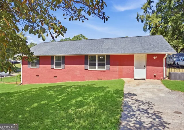Photo 3 of Single family home for sale at 116 Smith St, Locust Grove, GA 30248 | MLS# 10853569 | Listing updated on 2026-10-09