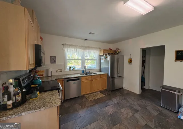 Photo 3 of Single family home for sale at 517 N Main St, Statesboro, GA 30458 | MLS# 10840582 | Listing updated on 2026-09-18