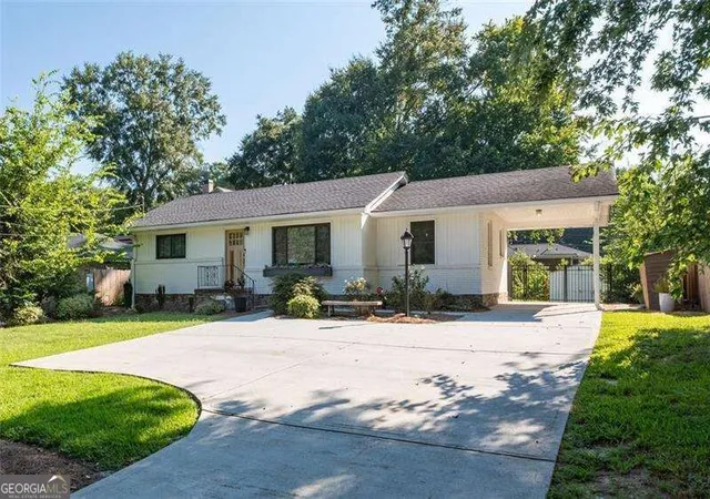 Photo 2 of Single family home for sale at 1416 N Druid Hills Rd NE, Brookhaven, GA 30319 | MLS# 10840108 | Listing updated on 2026-09-04
