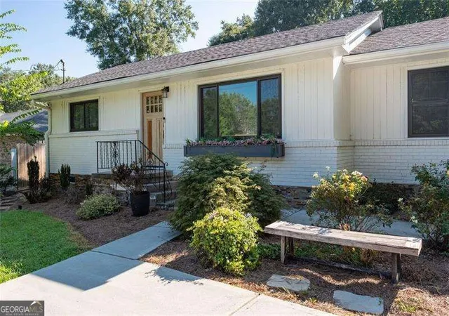 Photo 3 of Single family home for sale at 1416 N Druid Hills Rd NE, Brookhaven, GA 30319 | MLS# 10840108 | Listing updated on 2026-09-04