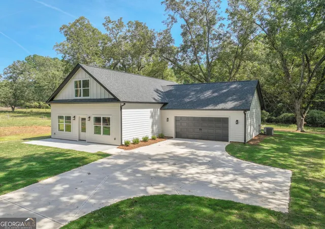 Photo 1 of Single family home for sale at 106 Little St, Williamson, GA 30292 | MLS# 10829057 | Listing updated on 2026-10-11