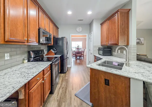 Photo 3 of Sale Pending at 728 Austin Creek Dr, Buford, GA 30518 | MLS# 10825268 | Listing updated on 2026-10-02