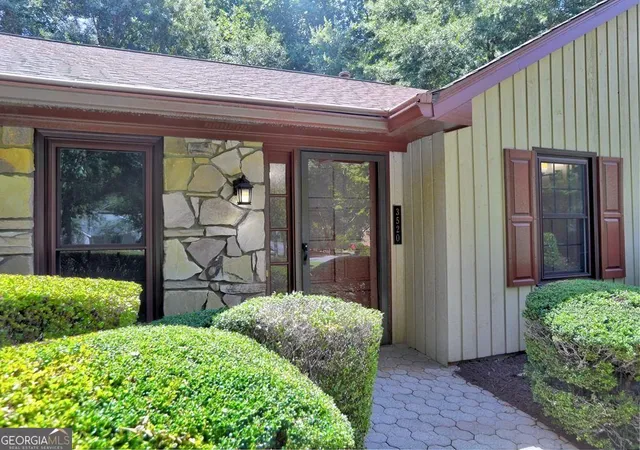 Photo 3 of Single family home for sale at 3520 Turtle Cvs Ct Se, Marietta, GA 30067 | MLS# 10839387 | Listing updated on 2026-09-17